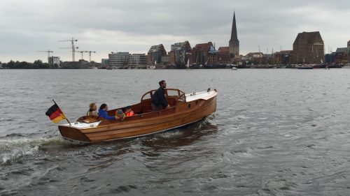 Die ARONA im Rostocker Stadthafen