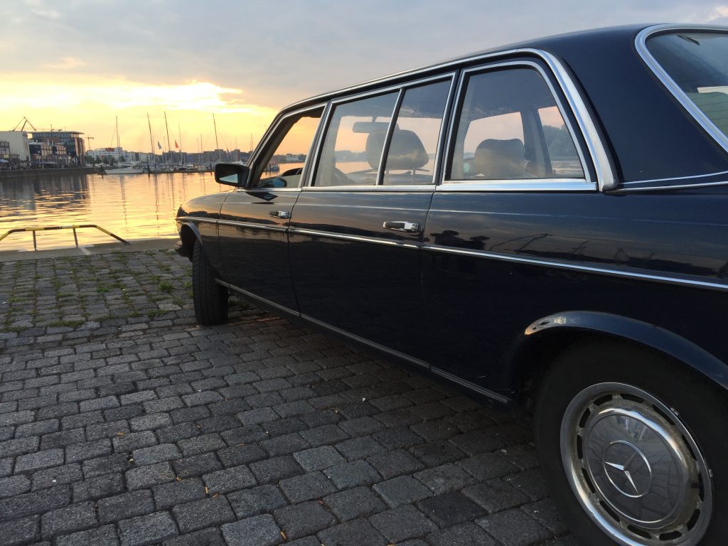 Mercedes-Benz Oldtimer Limousine (W123) in Rostock