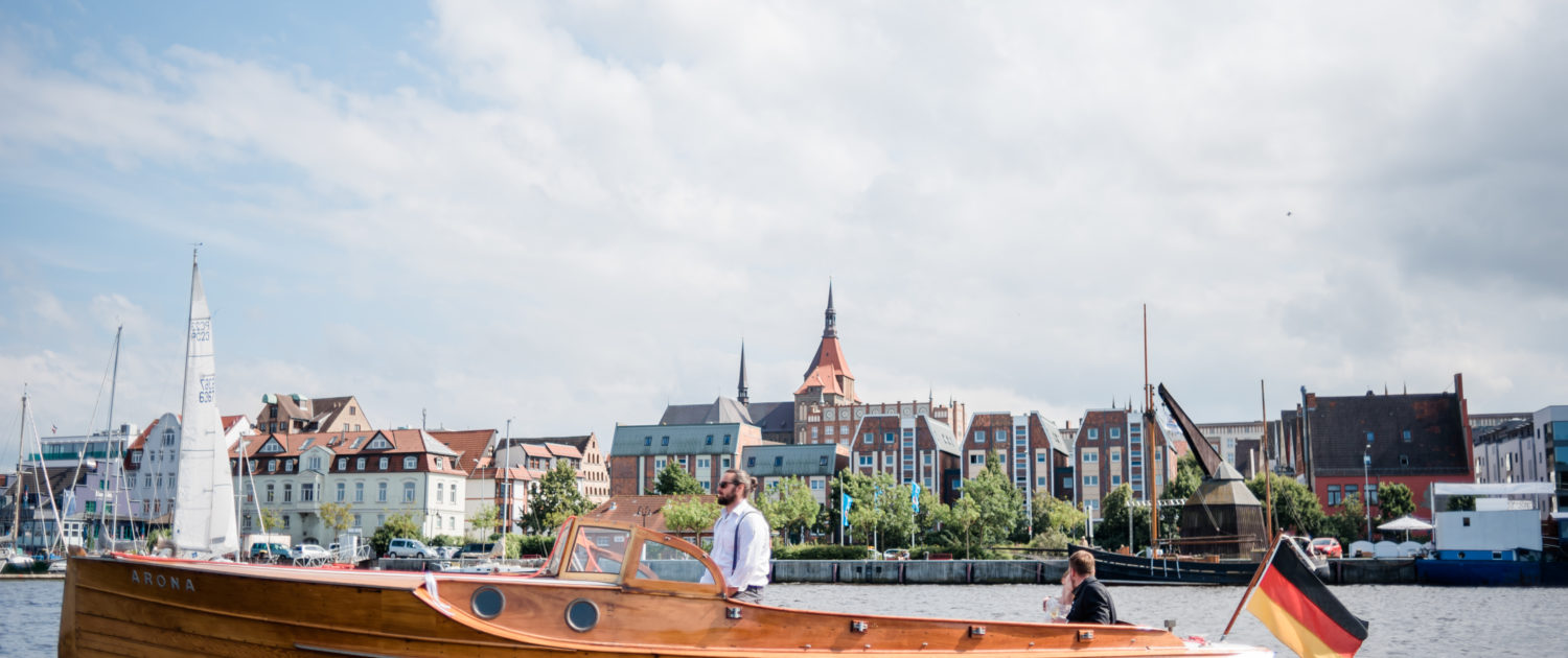 Hochzeitsboot im Stadthafen